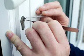 Royal Locksmith Store Pewaukee, WI 262-342-1441 - emergency-lockout