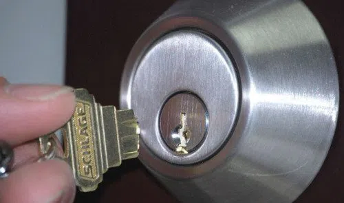 Royal Locksmith Store Pewaukee, WI 262-342-1441 - key-broke-in-lock