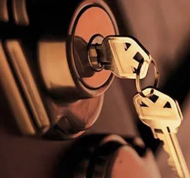 Royal Locksmith Store Pewaukee, WI 262-342-1441 - residential-locksmith-shop